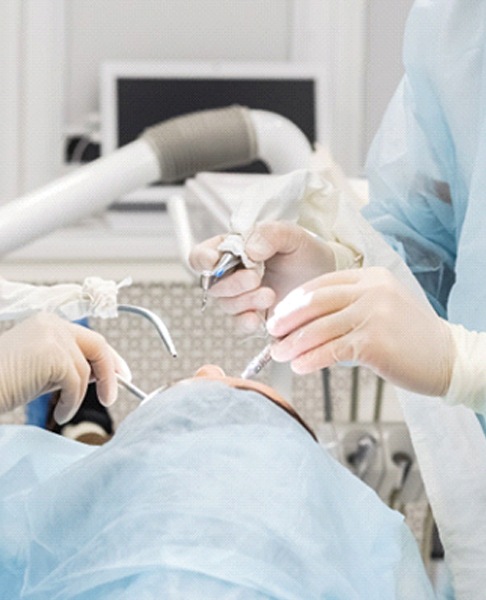 Periodontist in Dallas performing wisdom tooth extraction